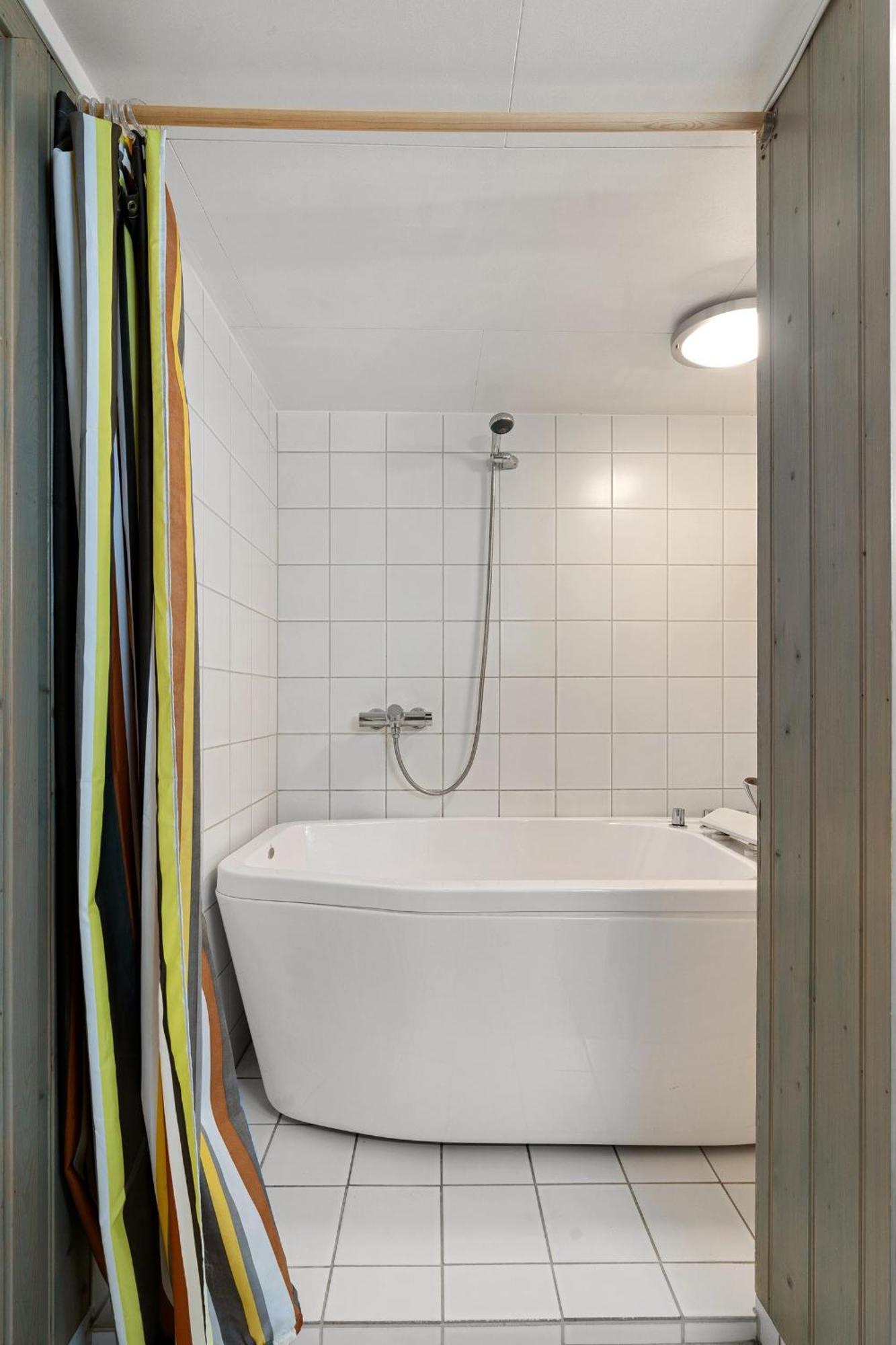 Room In Cozy Apartment 7 Min Walk From The City Center Tromsø Dış mekan fotoğraf
