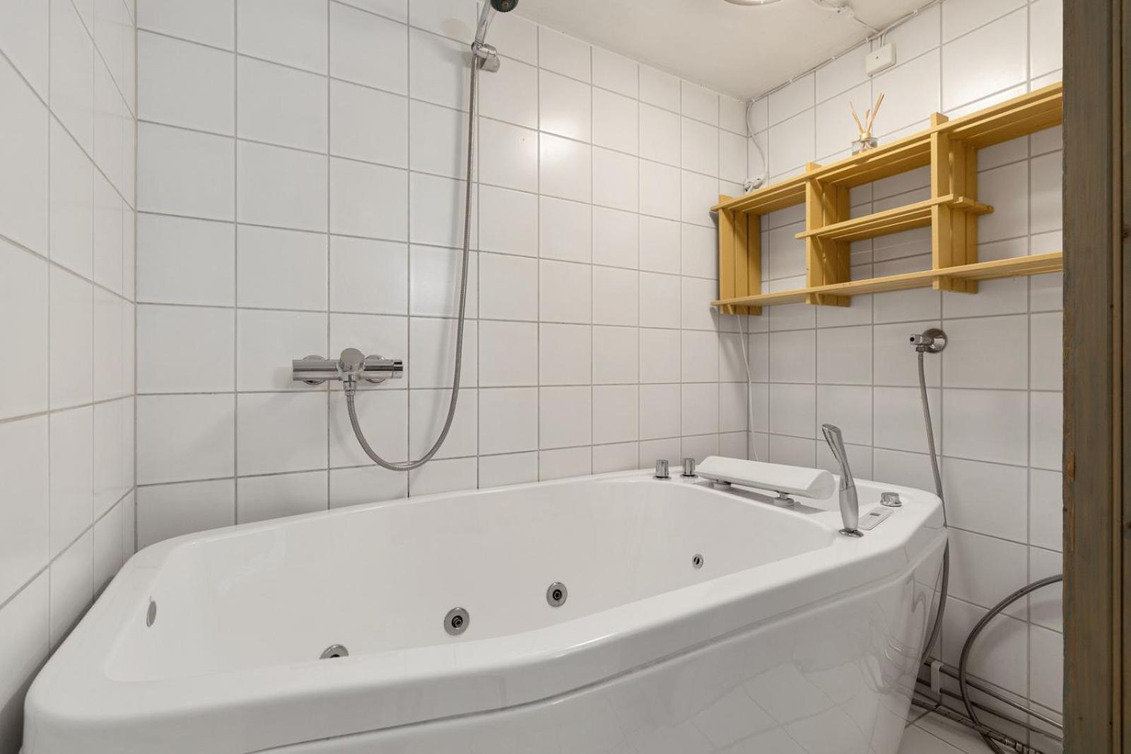 Room In Cozy Apartment 7 Min Walk From The City Center Tromsø Dış mekan fotoğraf